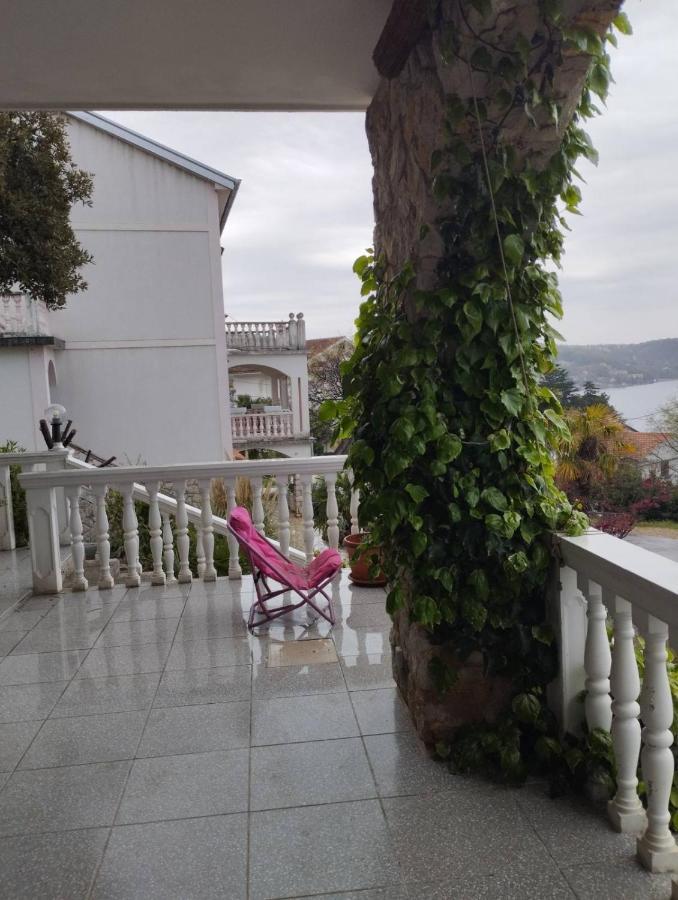 Apartments Vila Lavanda Omišalj Exterior foto