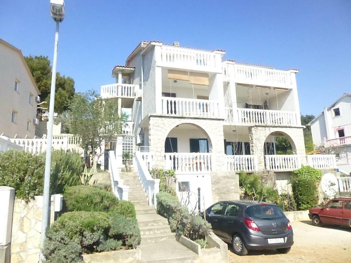Apartments Vila Lavanda Omišalj Exterior foto